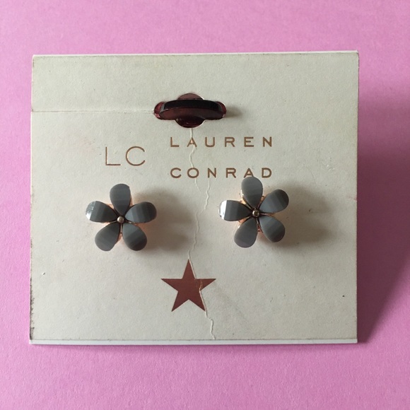 LC Lauren Conrad Jewelry - Lauren Conrad Grey and rose gold flower earrings